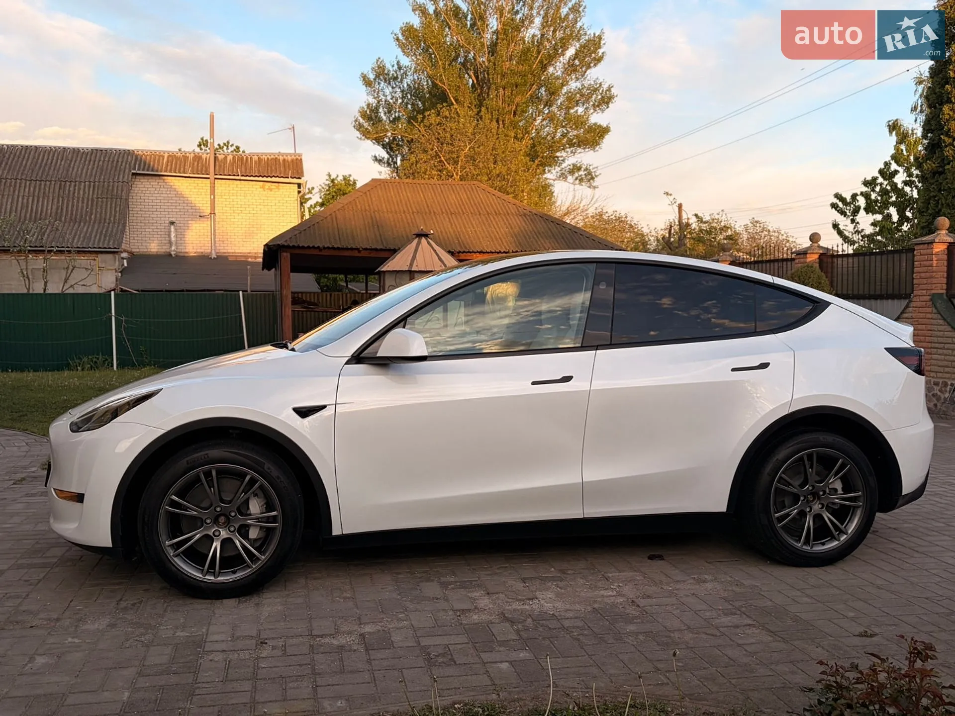 2024 Tesla Model Y - мініатюра 3