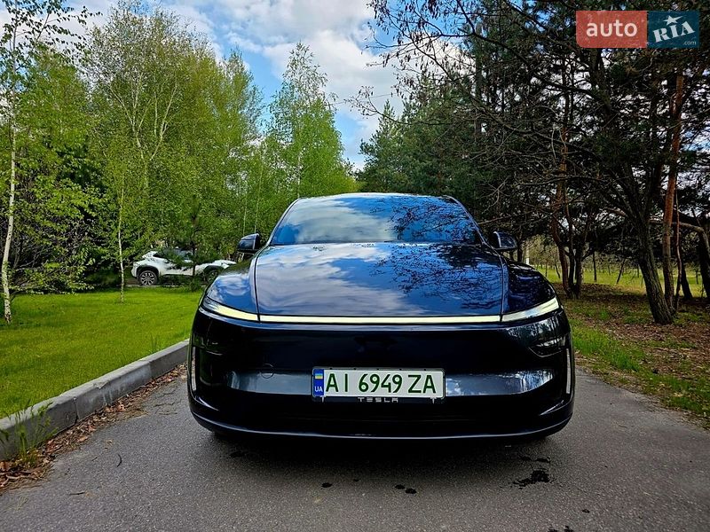 Внедорожник / Кроссовер Tesla Model Y 2025 в Киеве