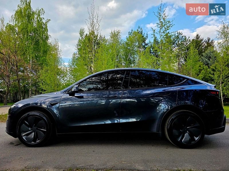 Внедорожник / Кроссовер Tesla Model Y 2025 в Киеве