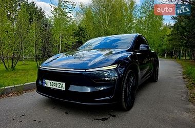 Внедорожник / Кроссовер Tesla Model Y 2025 в Киеве