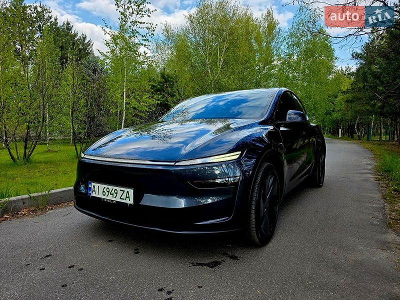 Внедорожник / Кроссовер Tesla Model Y 2025 в Киеве