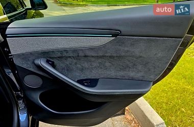 Внедорожник / Кроссовер Tesla Model Y 2025 в Киеве