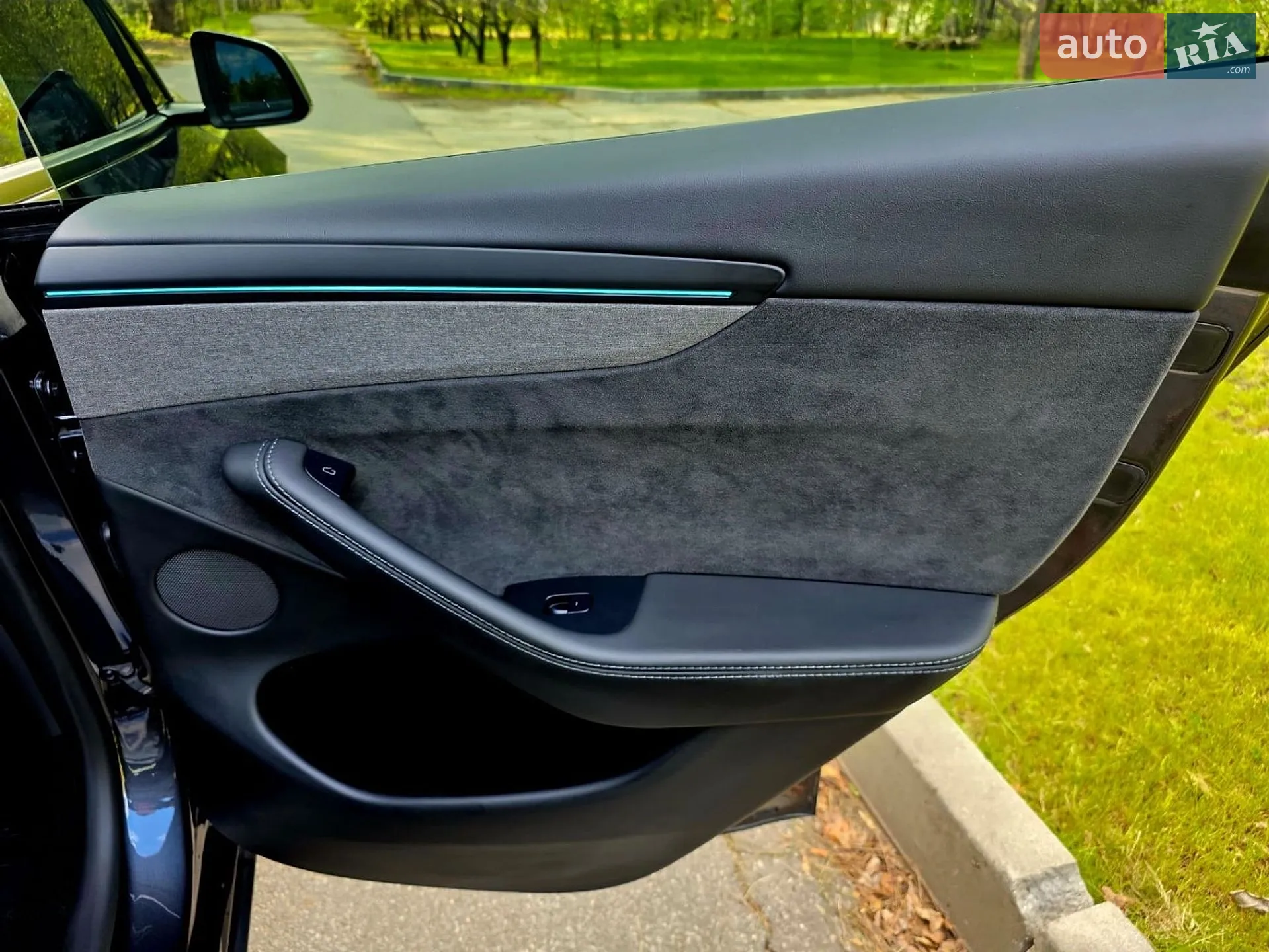 2025 Tesla Model Y - мініатюра 17