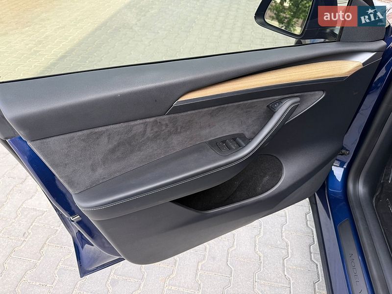 Внедорожник / Кроссовер Tesla Model Y 2023 в Львове