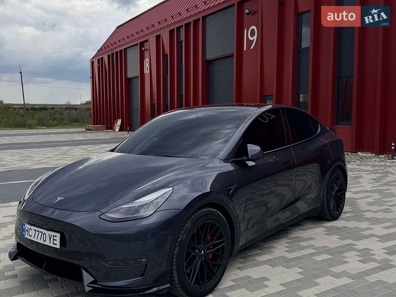 Позашляховик / Кросовер Tesla Model Y 2022 в Львові