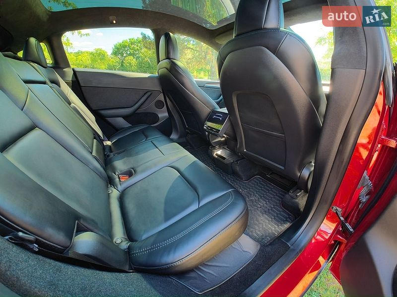 Позашляховик / Кросовер Tesla Model Y 2023 в Дніпрі