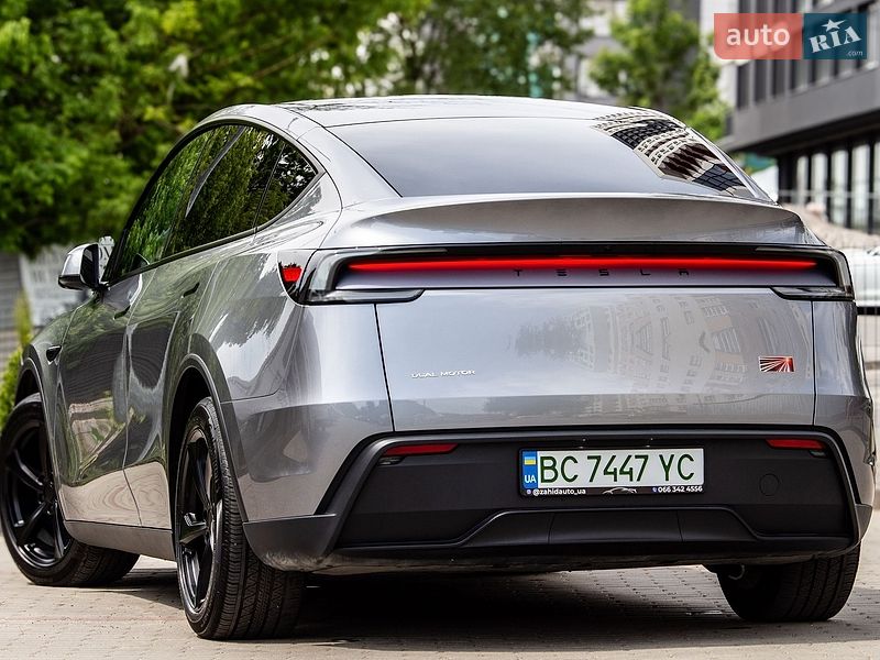Внедорожник / Кроссовер Tesla Model Y 2025 в Львове