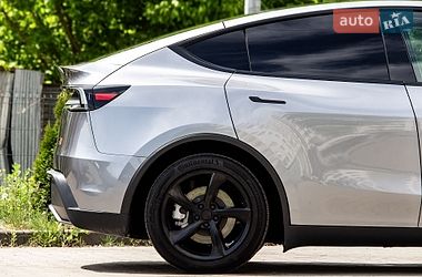 Внедорожник / Кроссовер Tesla Model Y 2025 в Львове