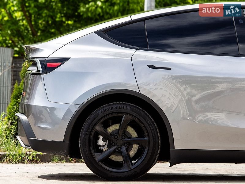 Внедорожник / Кроссовер Tesla Model Y 2025 в Львове
