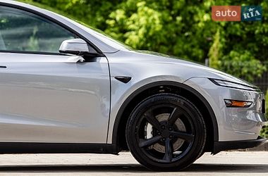 Внедорожник / Кроссовер Tesla Model Y 2025 в Львове