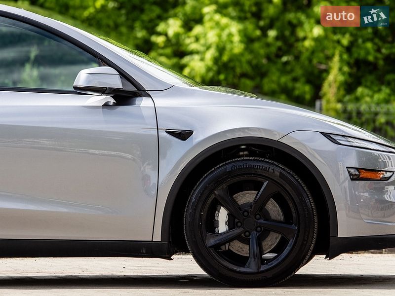 Внедорожник / Кроссовер Tesla Model Y 2025 в Львове