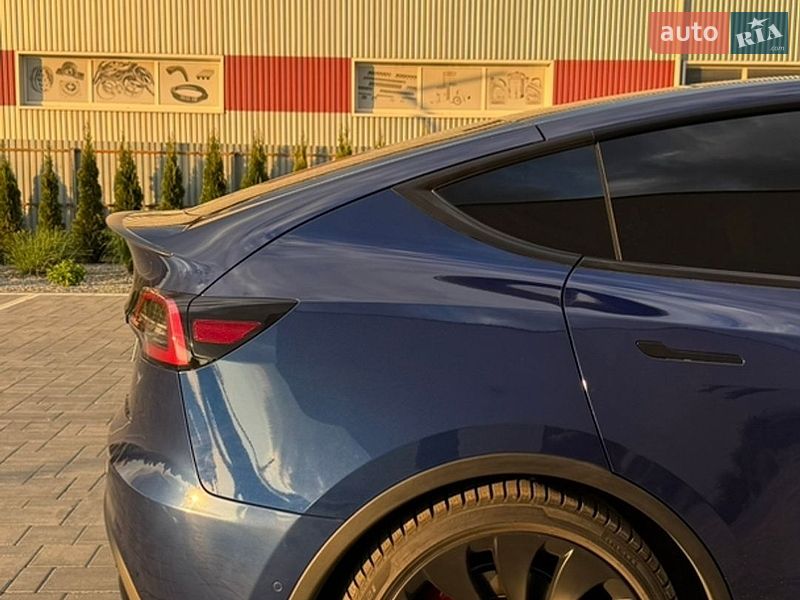 Внедорожник / Кроссовер Tesla Model Y 2022 в Луцке
