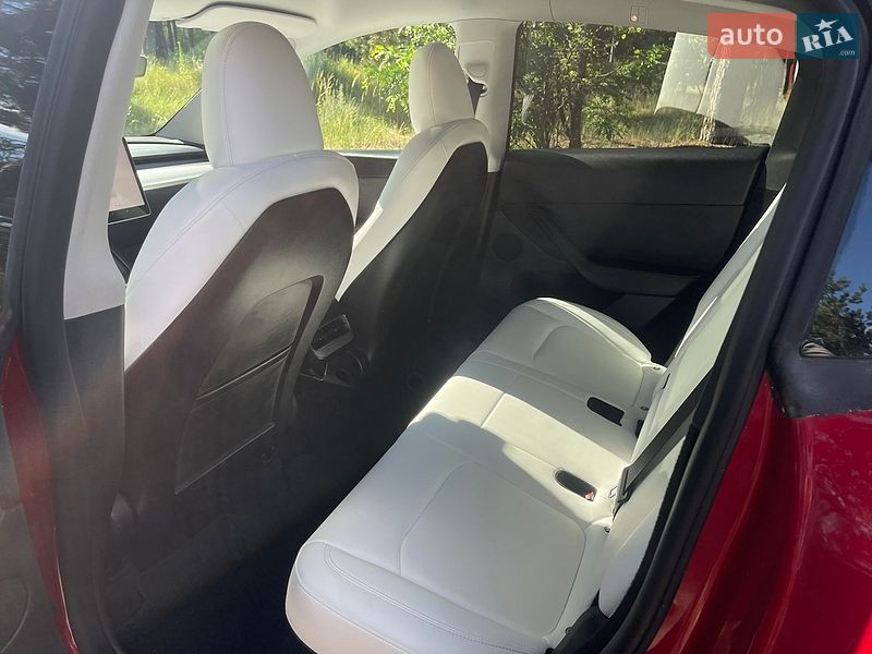 Внедорожник / Кроссовер Tesla Model Y 2024 в Киеве