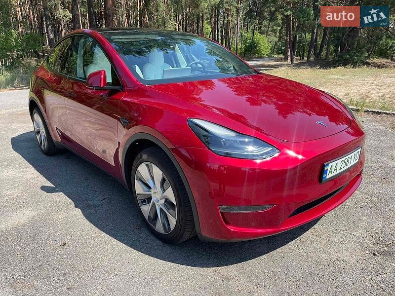 Внедорожник / Кроссовер Tesla Model Y 2024 в Киеве