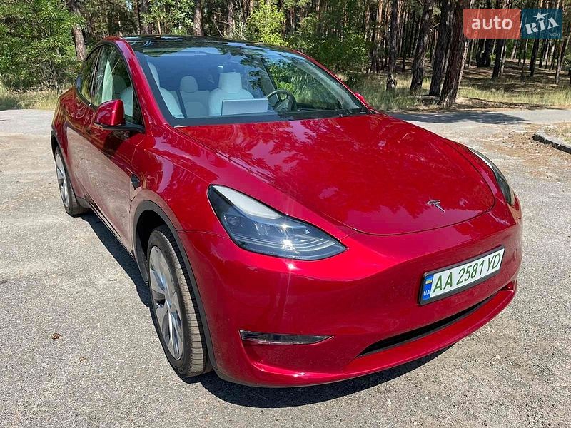 Внедорожник / Кроссовер Tesla Model Y 2024 в Киеве