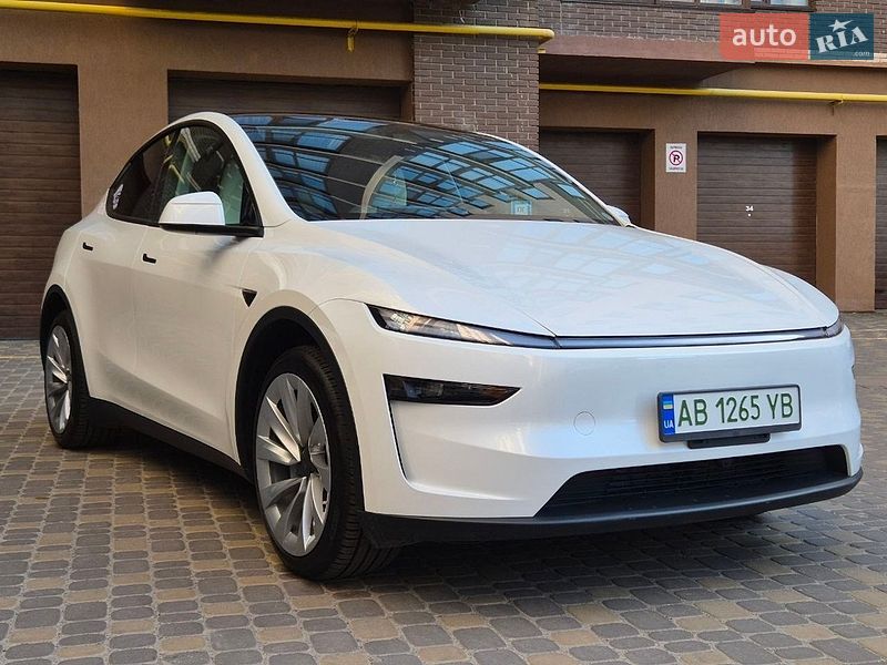 Tesla Model Y 2025