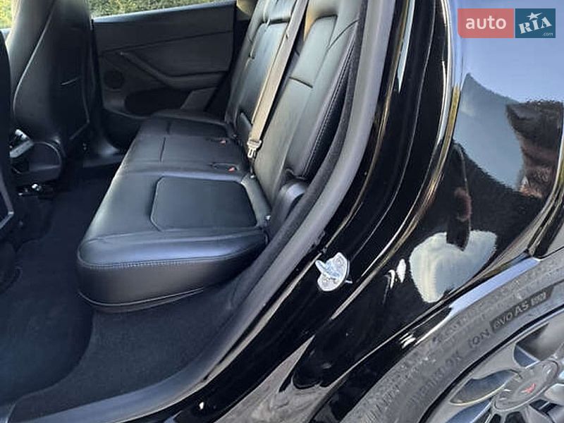 Позашляховик / Кросовер Tesla Model Y 2024 в Києві