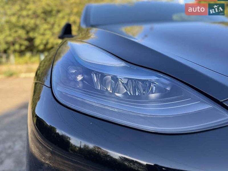 Позашляховик / Кросовер Tesla Model Y 2024 в Києві
