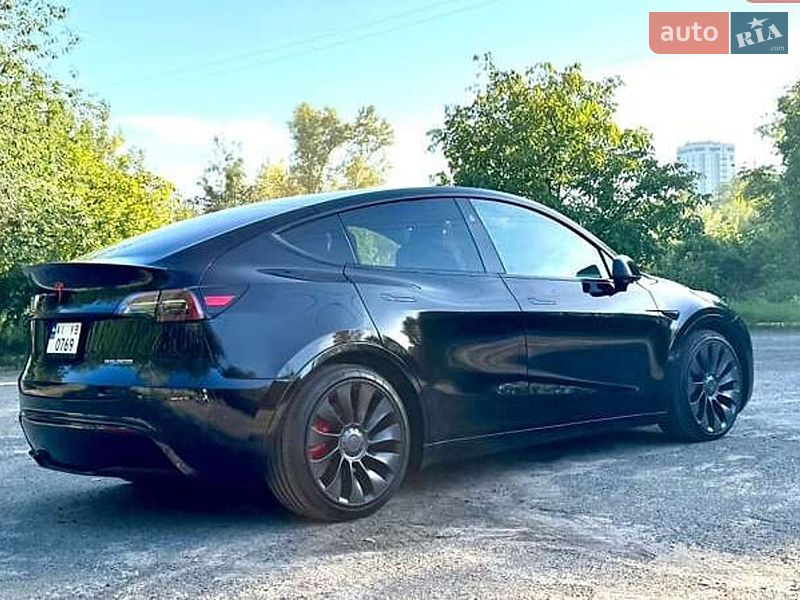 Позашляховик / Кросовер Tesla Model Y 2024 в Києві