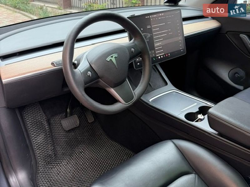 Позашляховик / Кросовер Tesla Model Y 2021 в Івано-Франківську