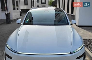 Внедорожник / Кроссовер Tesla Model Y 2025 в Ровно