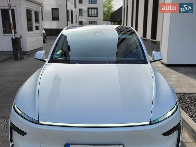 Внедорожник / Кроссовер Tesla Model Y 2025 в Ровно