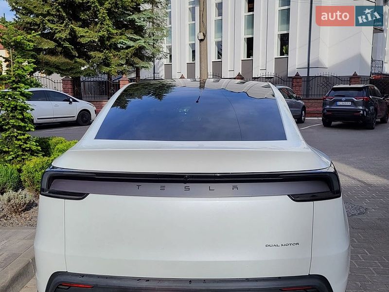 Внедорожник / Кроссовер Tesla Model Y 2025 в Ровно