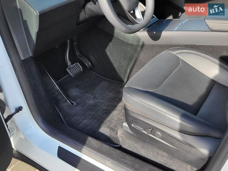 Внедорожник / Кроссовер Tesla Model Y 2025 в Ровно