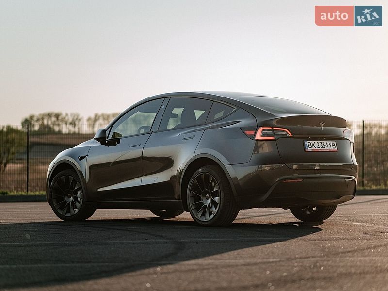 Внедорожник / Кроссовер Tesla Model Y 2024 в Ровно