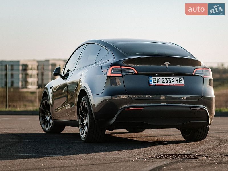Внедорожник / Кроссовер Tesla Model Y 2024 в Ровно