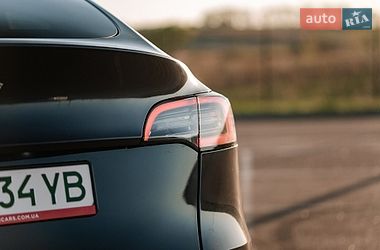 Внедорожник / Кроссовер Tesla Model Y 2024 в Ровно