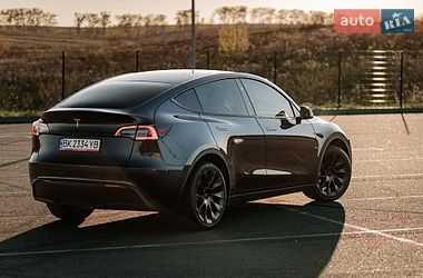 Внедорожник / Кроссовер Tesla Model Y 2024 в Ровно