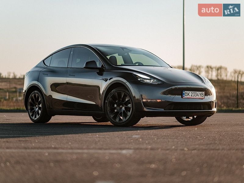 Внедорожник / Кроссовер Tesla Model Y 2024 в Ровно