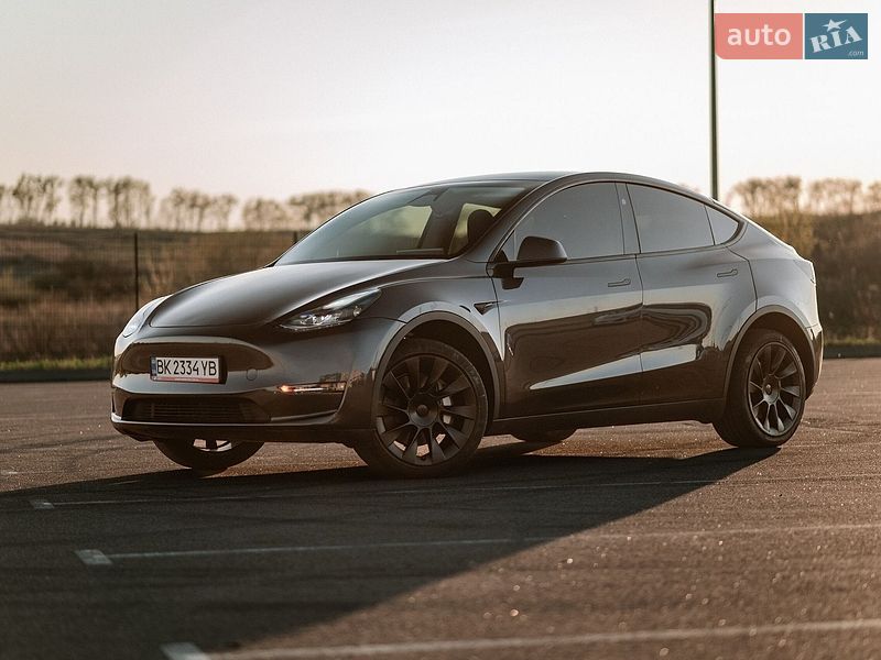 Внедорожник / Кроссовер Tesla Model Y 2024 в Ровно