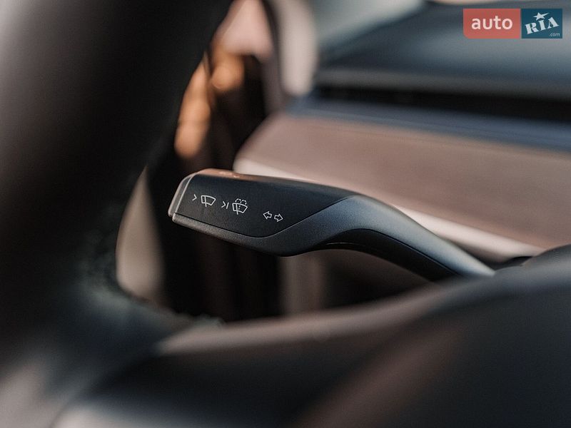 Внедорожник / Кроссовер Tesla Model Y 2024 в Ровно