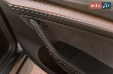 Внедорожник / Кроссовер Tesla Model Y 2024 в Ровно