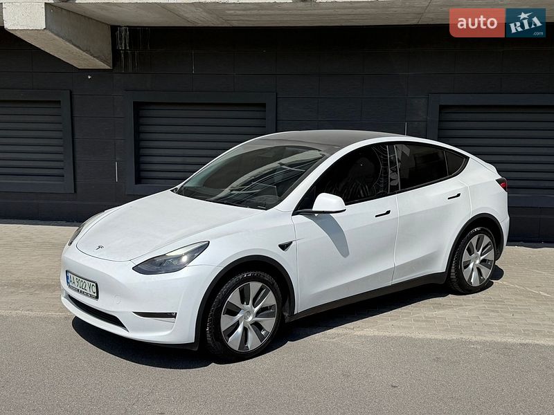 Tesla Model Y 2024