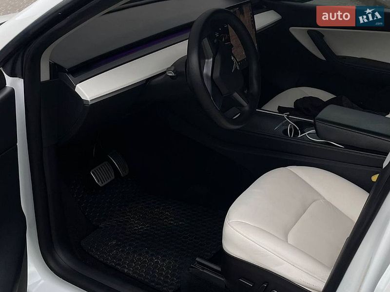 Внедорожник / Кроссовер Tesla Model Y 2021 в Киеве