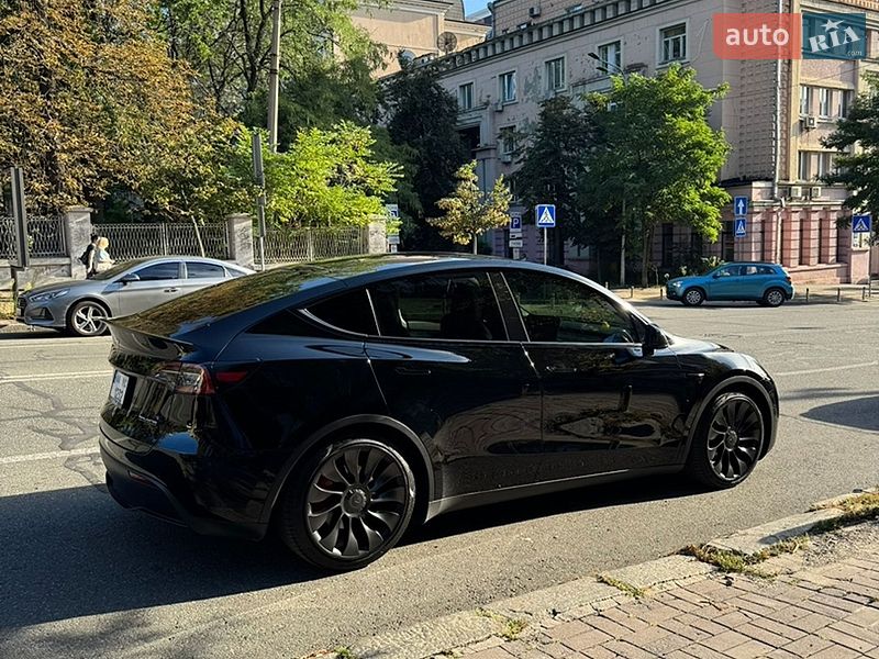 Внедорожник / Кроссовер Tesla Model Y 2022 в Киеве