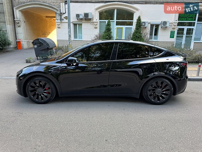 Внедорожник / Кроссовер Tesla Model Y 2022 в Киеве