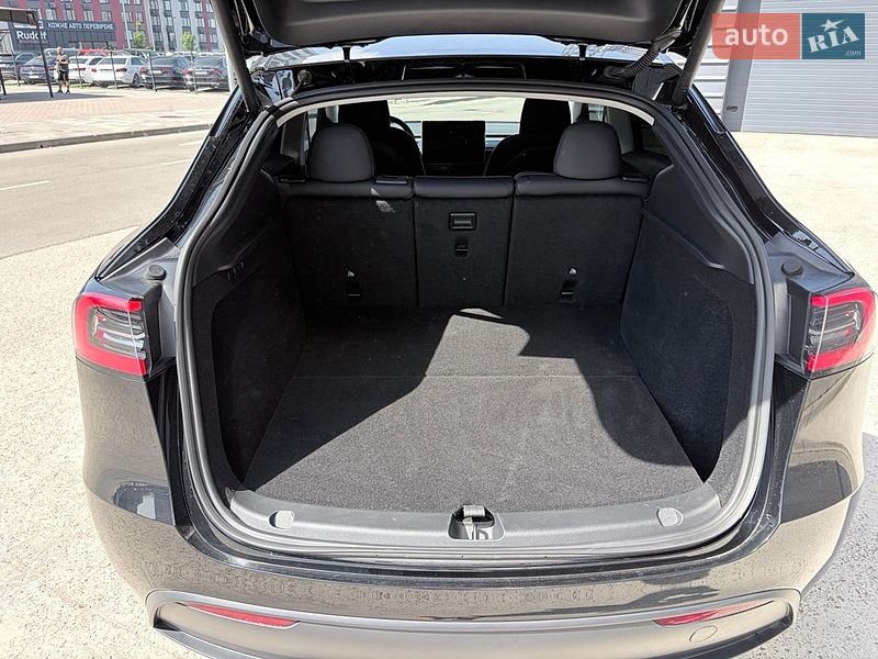 Позашляховик / Кросовер Tesla Model Y 2025 в Києві