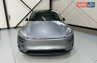 Позашляховик / Кросовер Tesla Model Y 2025 в Києві