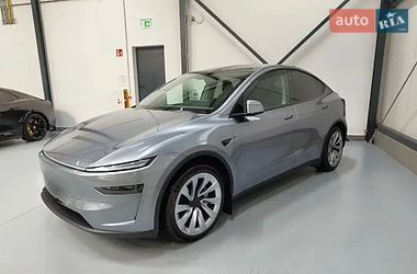 Позашляховик / Кросовер Tesla Model Y 2025 в Києві