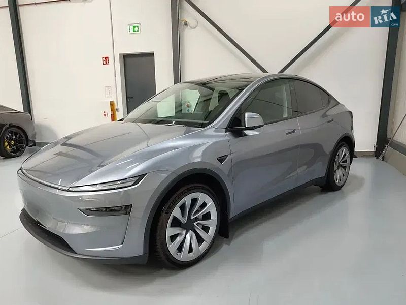 Позашляховик / Кросовер Tesla Model Y 2025 в Києві