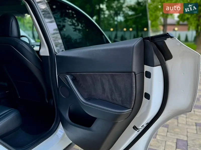 Tesla Model Y 2021 VIN 5YJYGDEE9MF209321 фото оголошення 14 з 59
