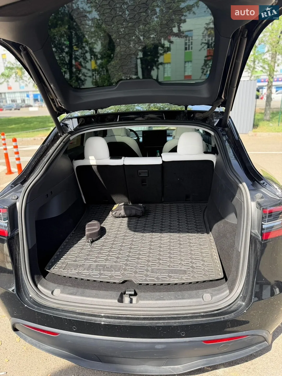 2020 Tesla Model Y - мініатюра 19