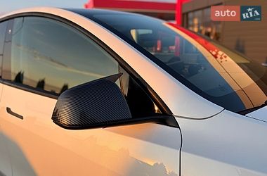 Внедорожник / Кроссовер Tesla Model Y 2021 в Черновцах