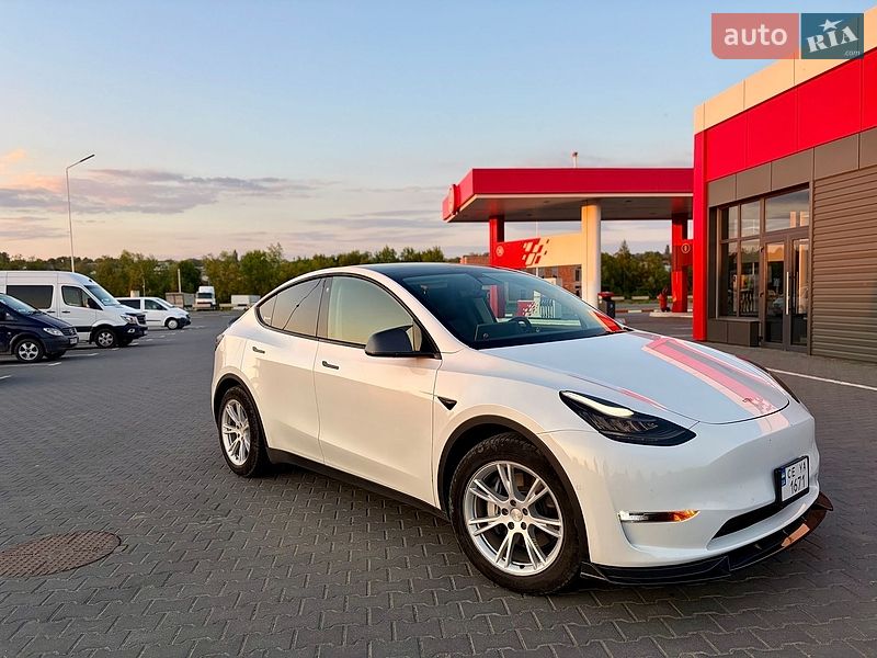 Внедорожник / Кроссовер Tesla Model Y 2021 в Черновцах