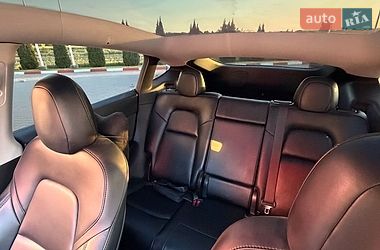 Внедорожник / Кроссовер Tesla Model Y 2021 в Черновцах