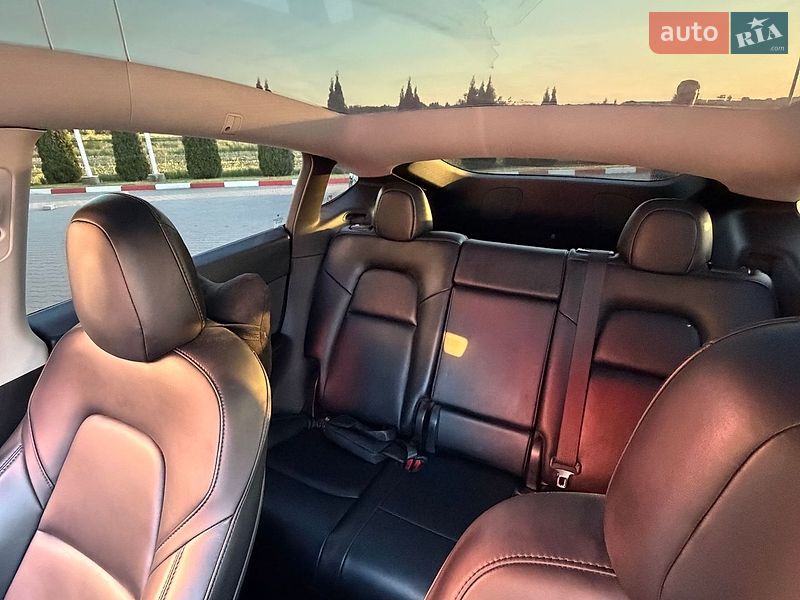 Внедорожник / Кроссовер Tesla Model Y 2021 в Черновцах